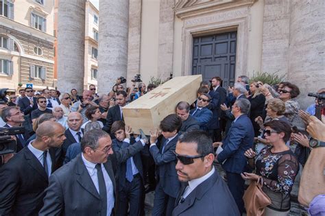 funerali carla fendi video|Carla Fendi Funeral Held in Rome on Thursday .